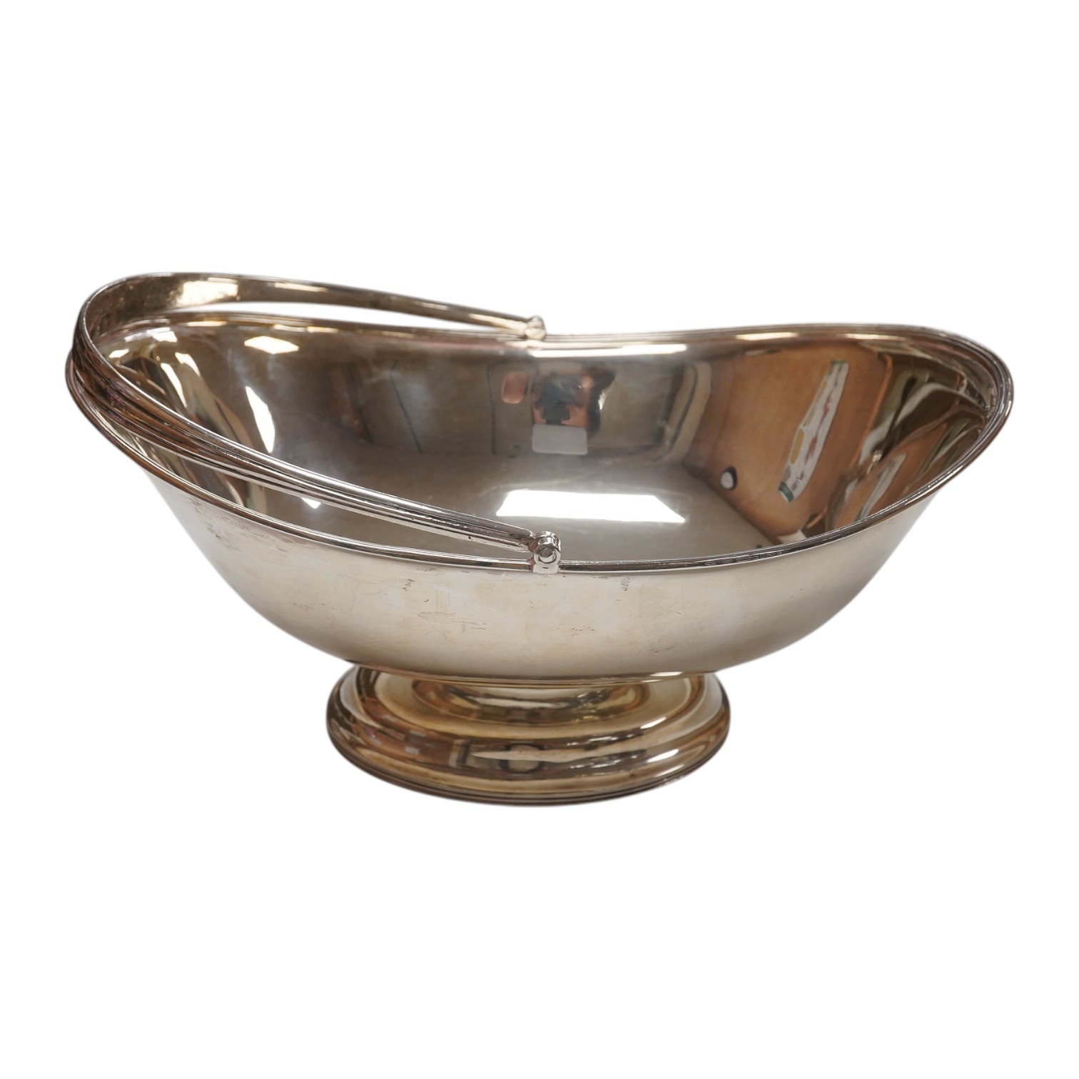 An Edwardian silver oval fruit basket, Holland, Aldwinckle & Slater, London, 1901, length 24.6cm, 18.7oz. Condition - fair to good